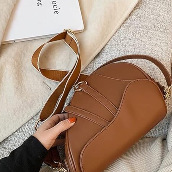 Neiman Marcus Vacation PU Leather Saddle Shoulder Bag - Picture 3 of 4